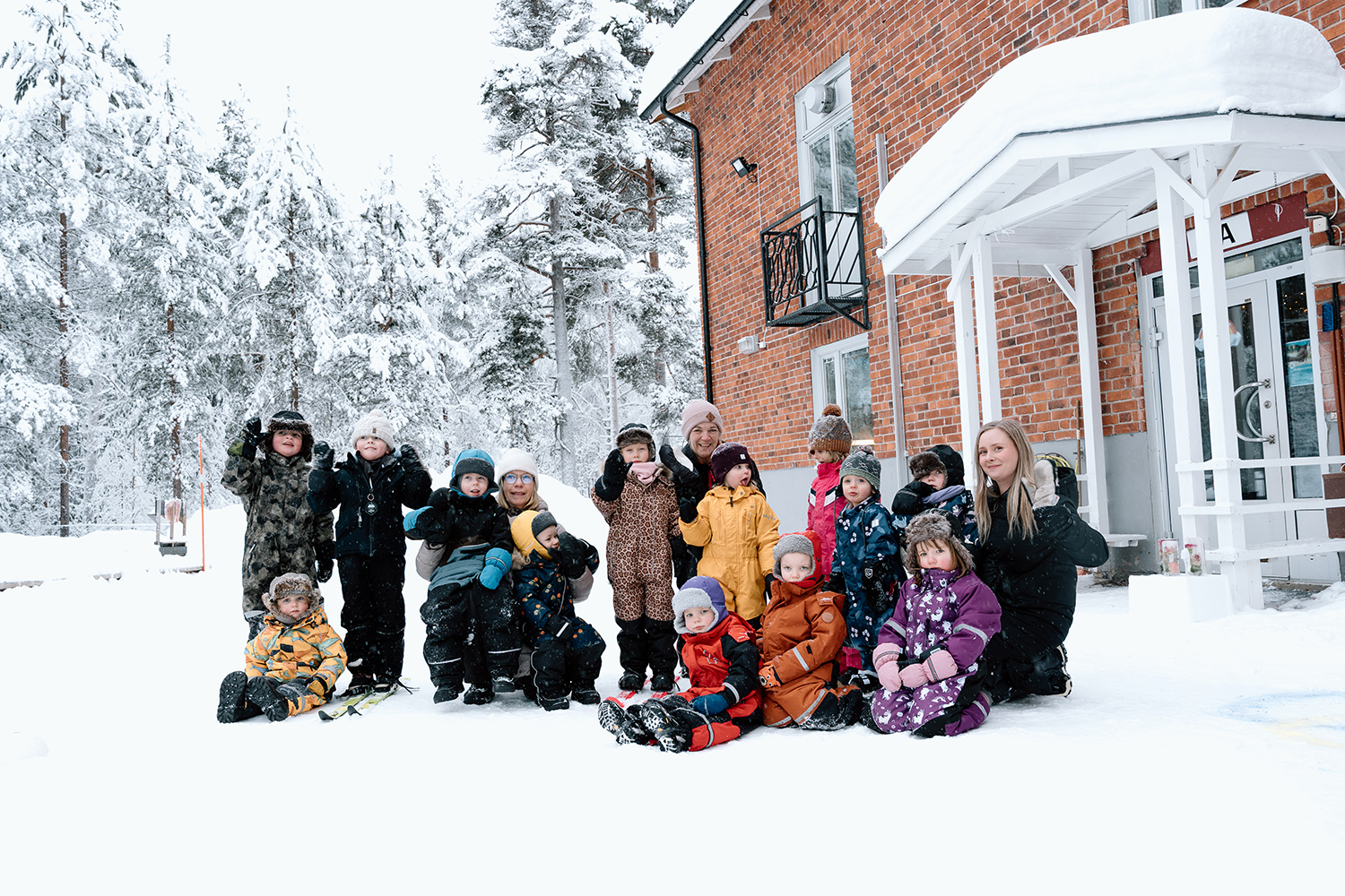 Barn och pedagoger på förskolan i Kvarnå friskola.